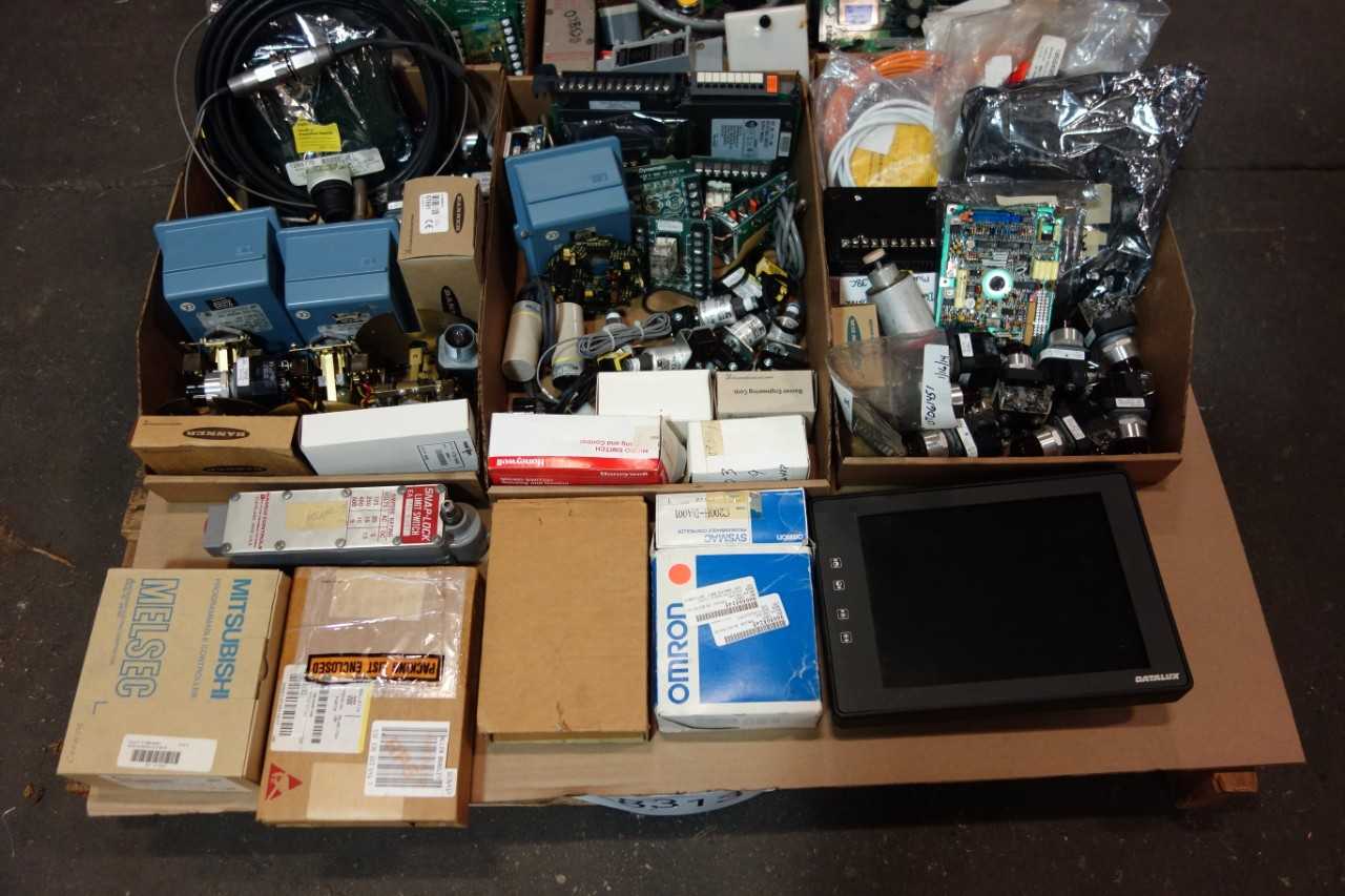1 PALLET OF ASSORTED ELECTRICAL- CONTROL BOARDS, MONITOR, CONTROL SWITCHES, PILOT LIGHTS- MITSUBISHI, OMRON, GENERAL ELECTRIC - AUTOMATION & CONTROLS