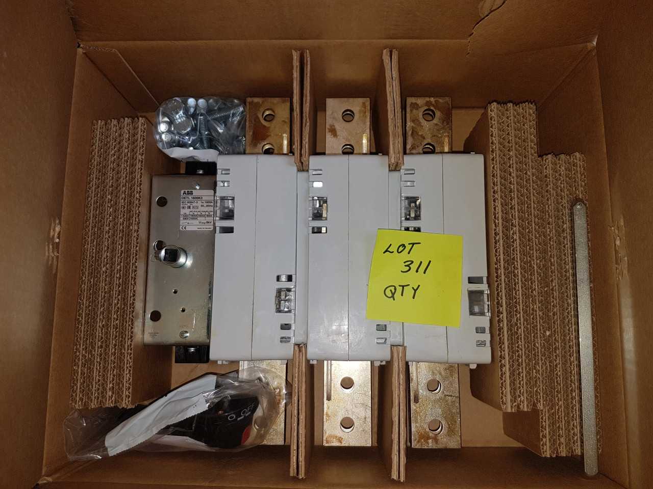 ABB DISCONNECT SWITCH OETL1600K3 QTY 1 - DISCONNECT SWITCHES