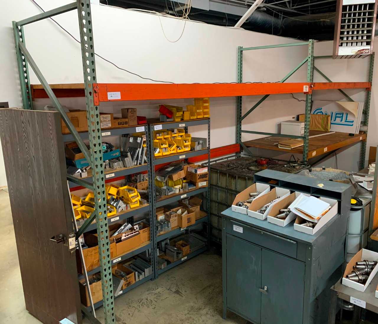 Large Pallet Rack System - PALLET RACKING Large Pallet Rack System - PALLET RACKING