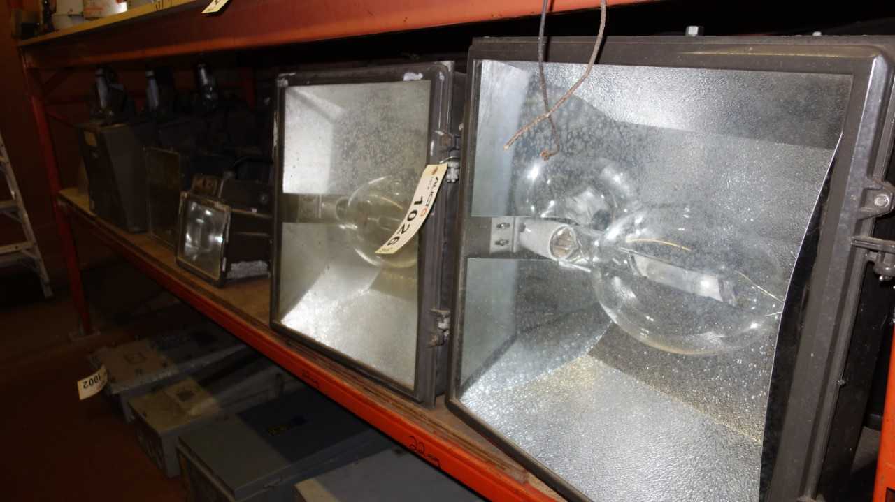 LOT OF ASSORTED LIGHT FIXTURES - LIGHTING