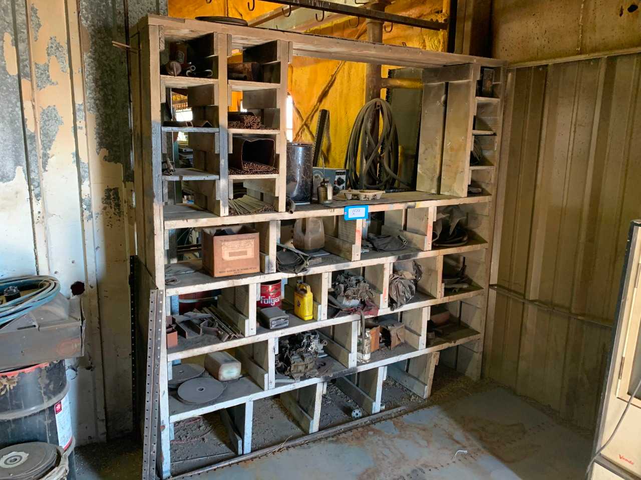 Shelves with all contents - INDUSTRIAL PARTS Shelves with all contents - INDUSTRIAL PARTS