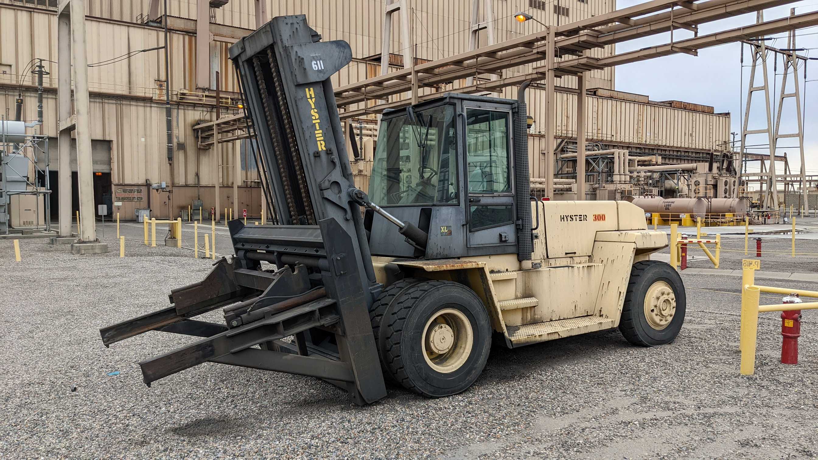 2000 HYSTER FORKLIFT H300XL - FORKLIFTS