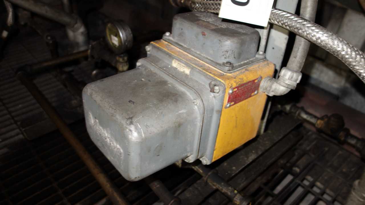 LOT OF 4 MAXON 5000 GAS SHUT OFF VALVES 3/4" 120V - VALVES