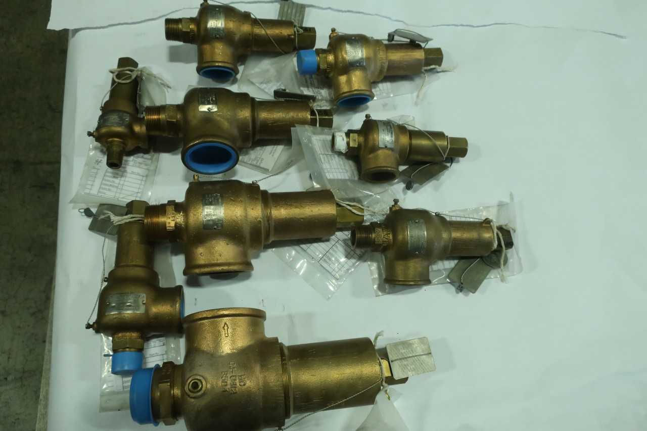 LOT OF ASSORTED RELIEF VALVES DRESSER ANDERSON KUNKLE - RELIEF VALVE