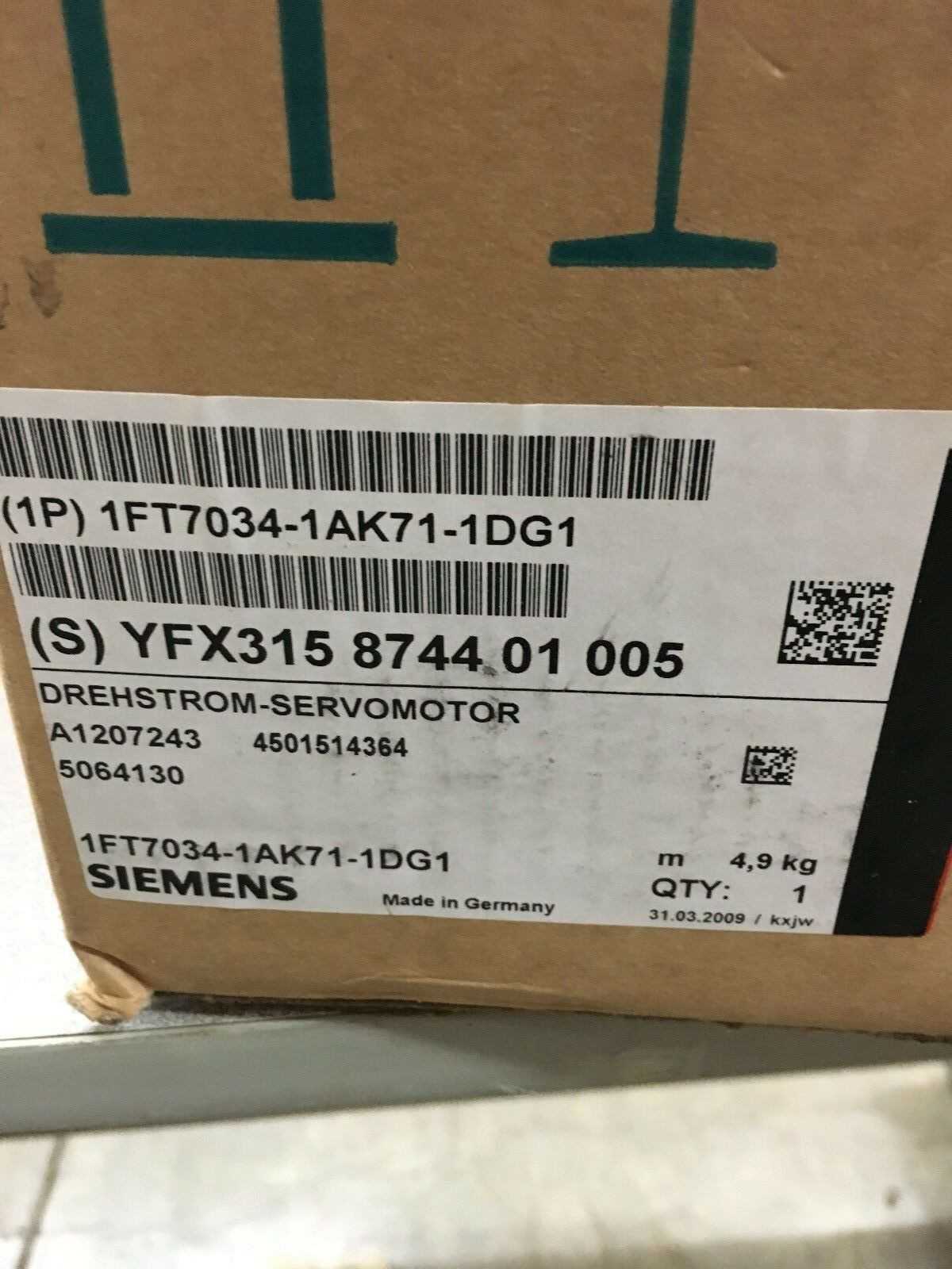 NEW IN BOX SIEMENS SERVO MOTOR 1FT7034-1AK71-1DG1 - SERVO