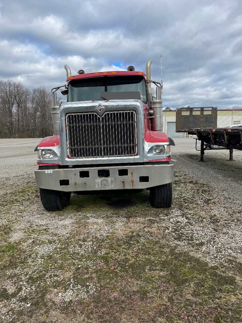2003 International Flatbed Truck - FLATBED TRUCKS