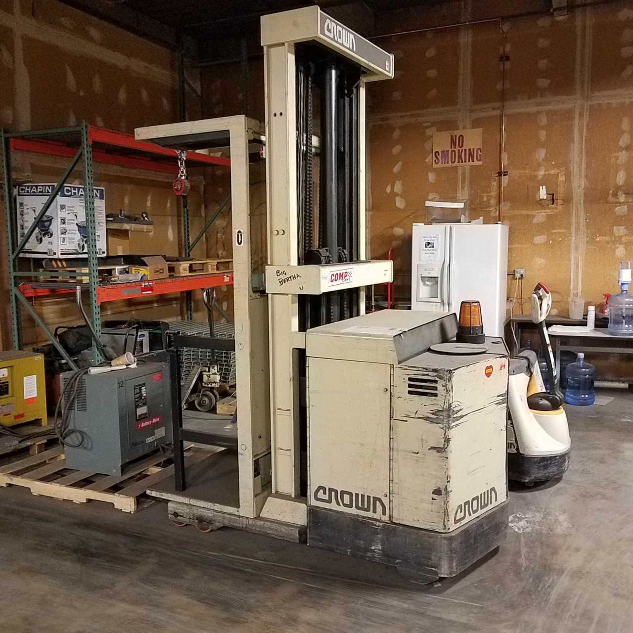1994 Crown 30SP42TT stock picker, Billings, MT - MATERIAL HANDLING