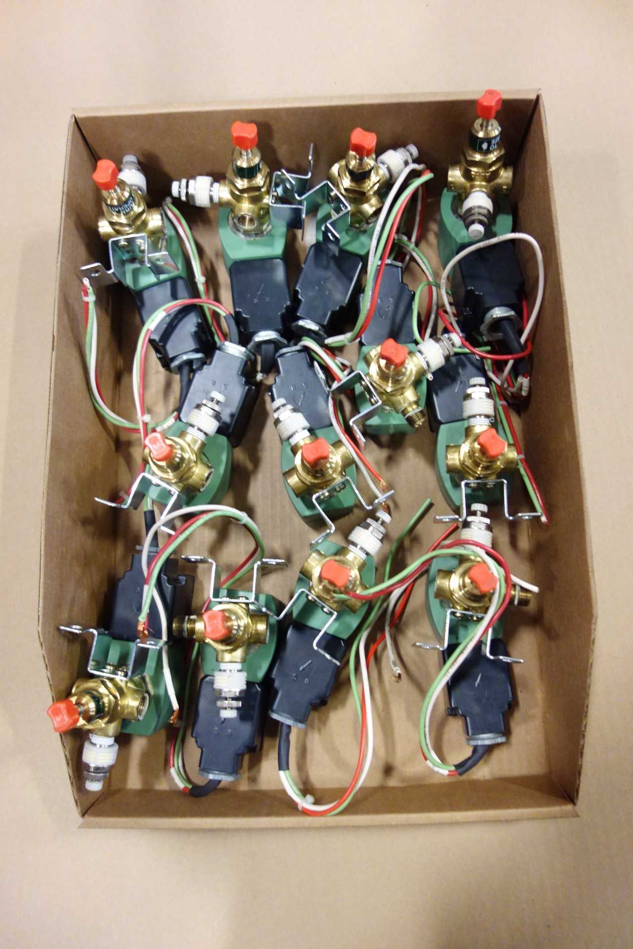 TOTE LOT OF ASCO RED-HAT II NPT SOLENOID VALVES - SOLENOID VALVE