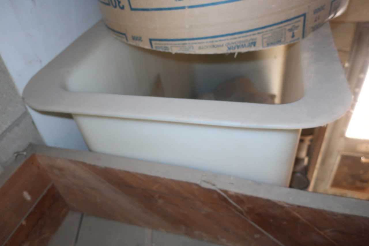 GROUNDED BOOM TRUCK LINER - CONSTRUCTION