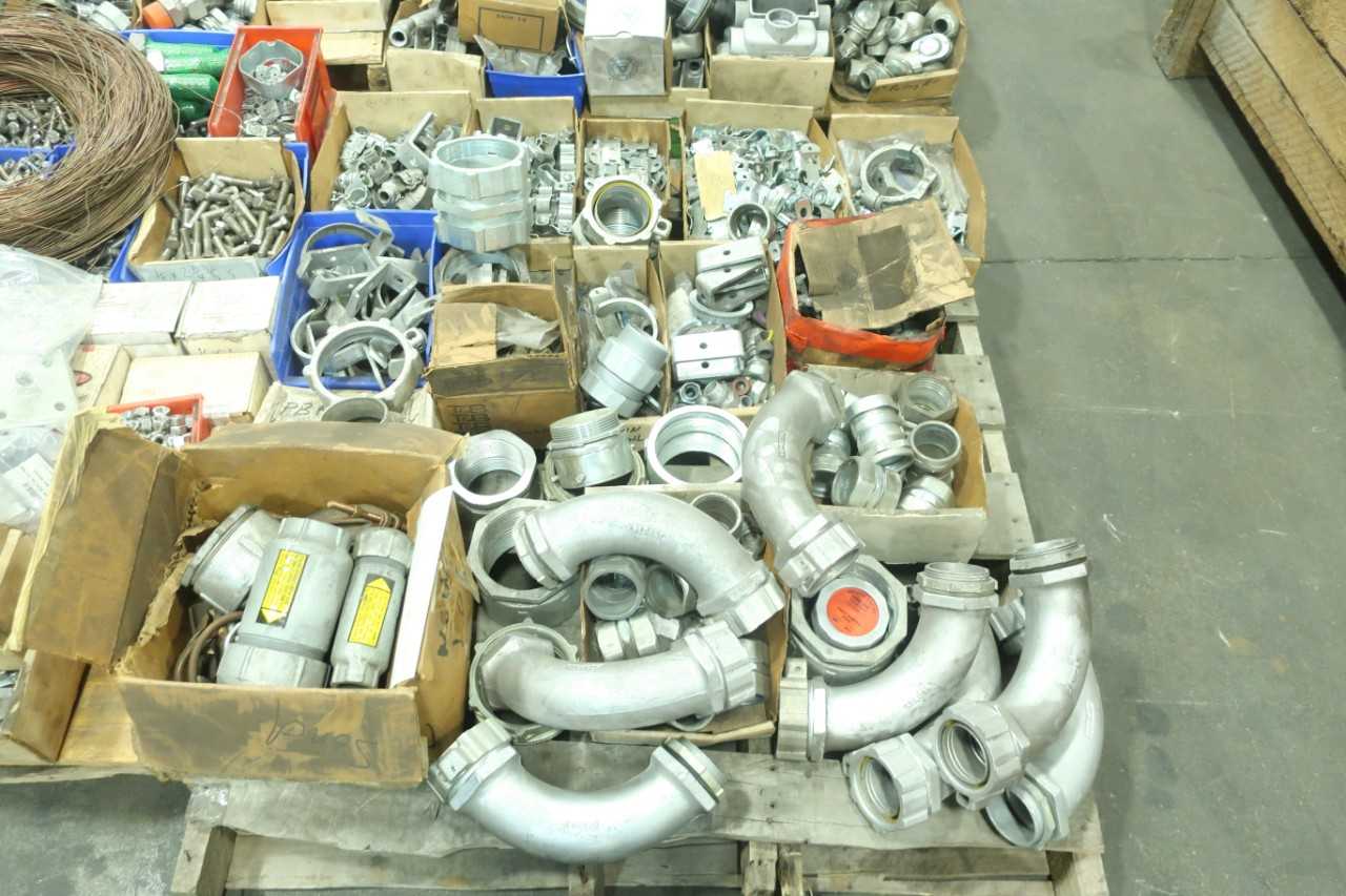 6 PALLETS OF ASSORTED CONDUIT FITTINGS & LIGHTING GE CROUSE HINDS APPLETON - MISCELLANEOUS