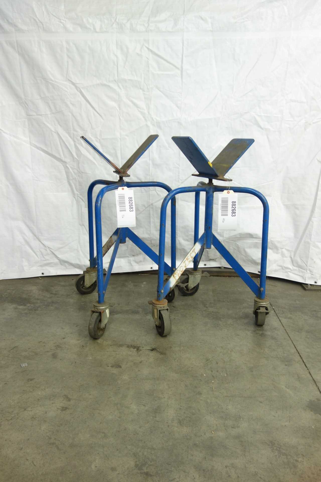 LOT OF 2 V-HEAD MOBILE PIPE STANDS - ELECTRIC POWER TOOLS