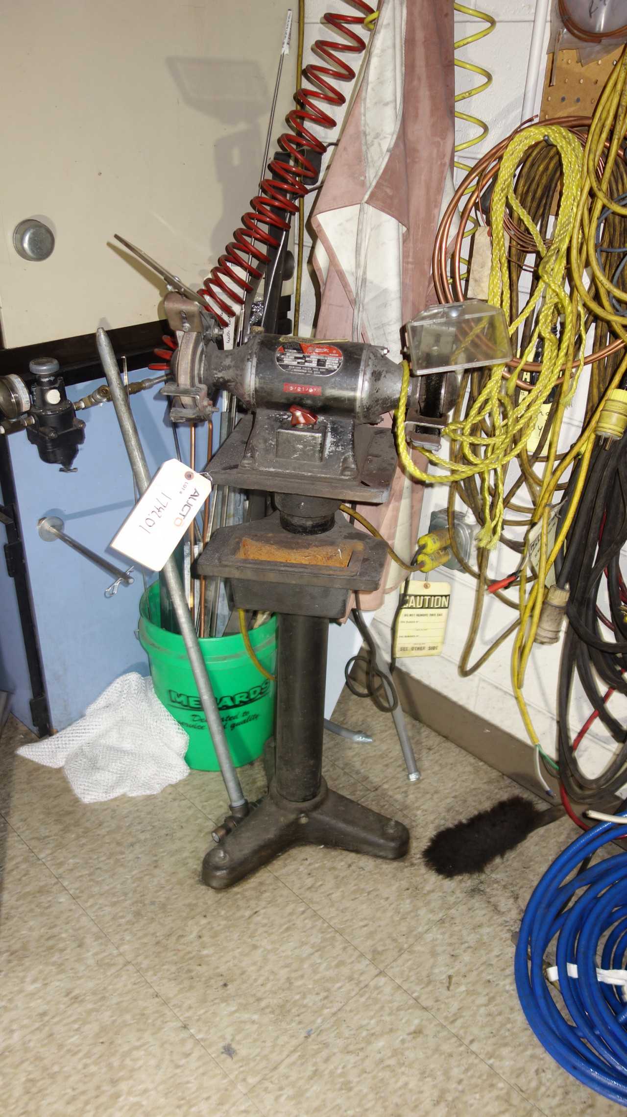 MILWAUKEE 4920 1/3HP 115V-AC BENCH GRINDER - BENCH GRINDERS