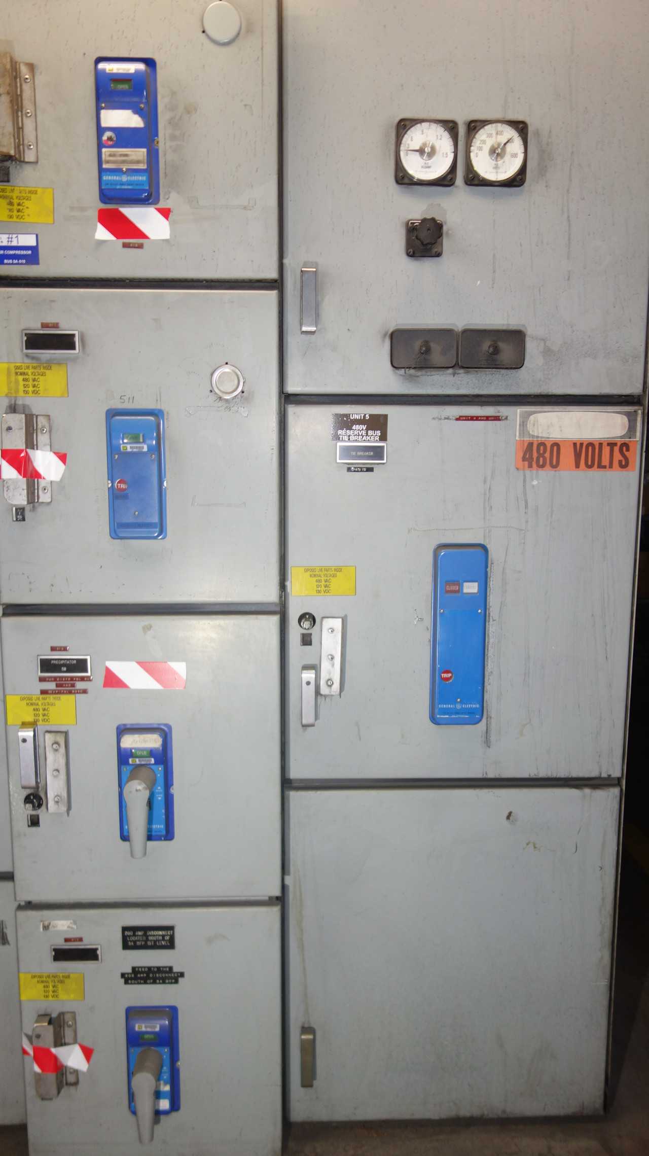 X5 SECTIONS OF GE AKD-5 SWITCHGEAR BREAKER PANELS - SWITCHGEAR