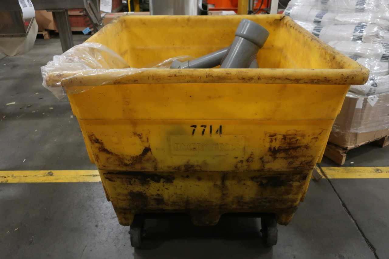 ROLLING PLASTIC TRASH BIN CONTENTS INCLUDED - TOOL STORAGE