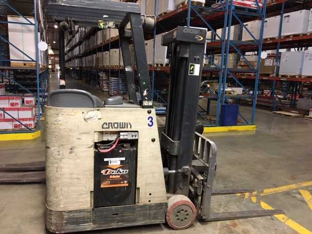 2005 Crown RC3020-30 standup counterbalance, Lemoyne, PA - FORKLIFTS