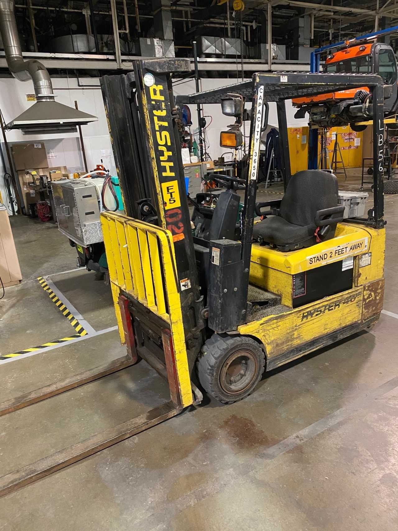 Hyster 4000# Lift Truck - FORKLIFTS