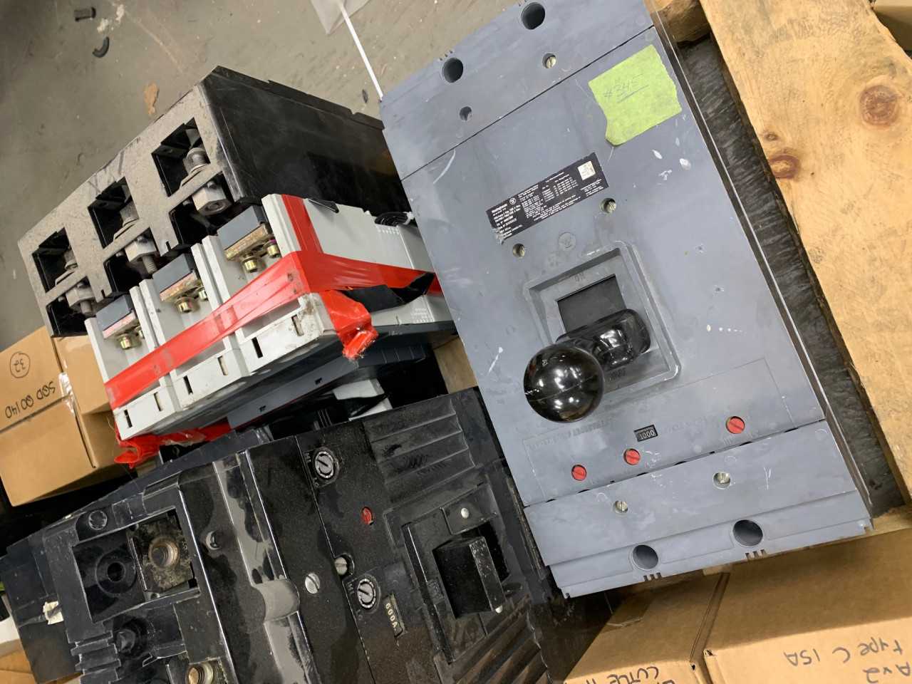 Assorted Pallet of Circuit Breakers - CIRCUIT BREAKERS