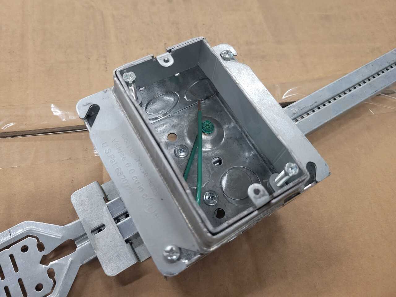 [Cooper Crouse-Hinds - 4 Cases of 20] "PF24TS-4D75" Slider Bracket / Outlet Box Assy. - CONDUIT FITTING