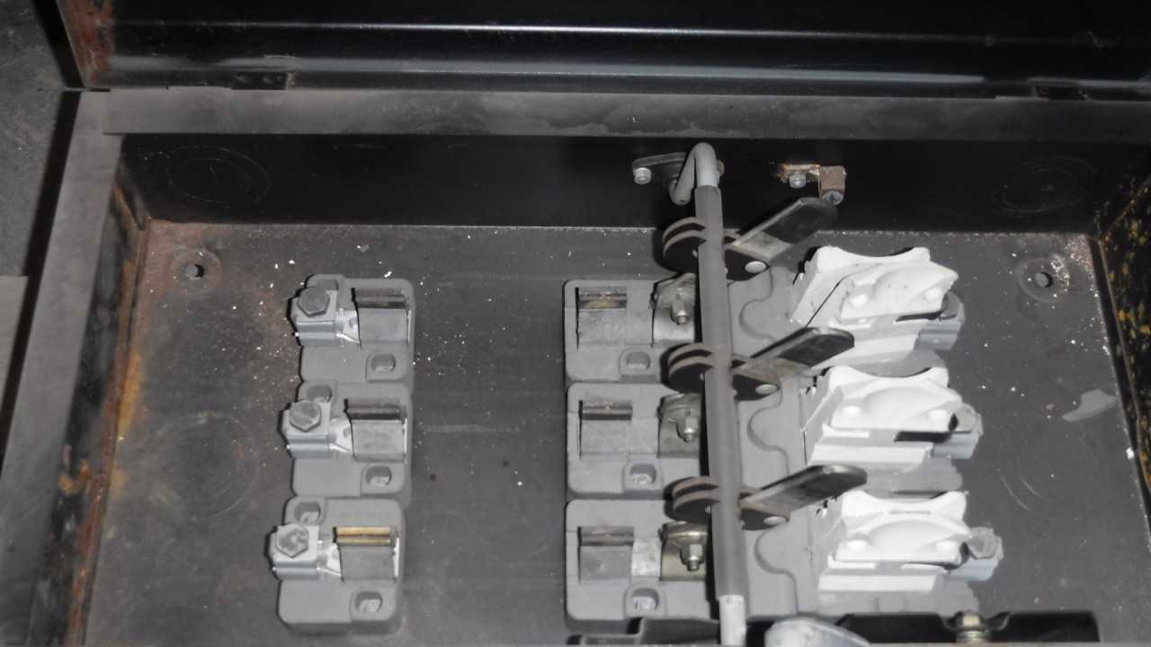 Two 200 Amp Safety Switches - ELECTRICAL COMPONENTS