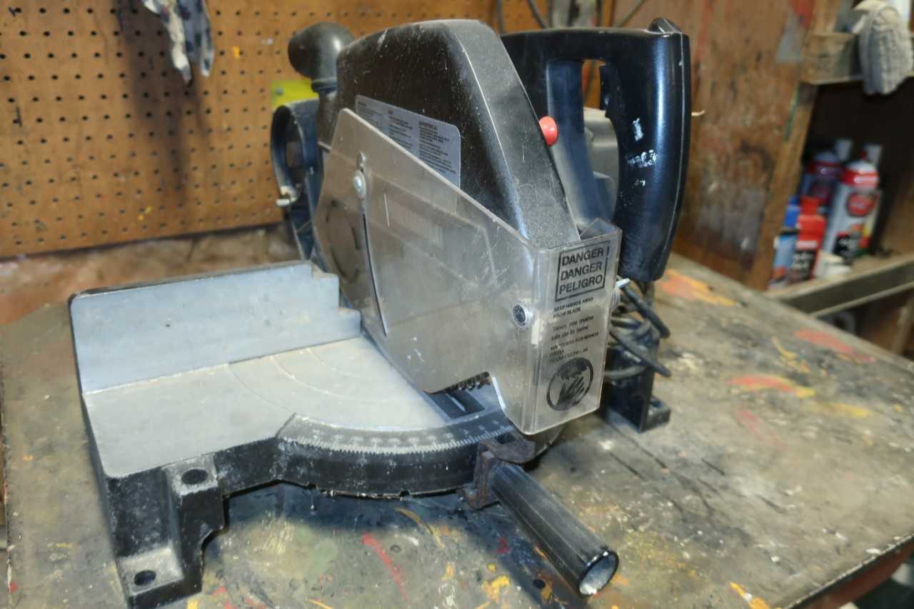 BLACK & DECKER 1703 MITER BOX SAW 120V 5300RPM - ELECTRIC POWER TOOLS