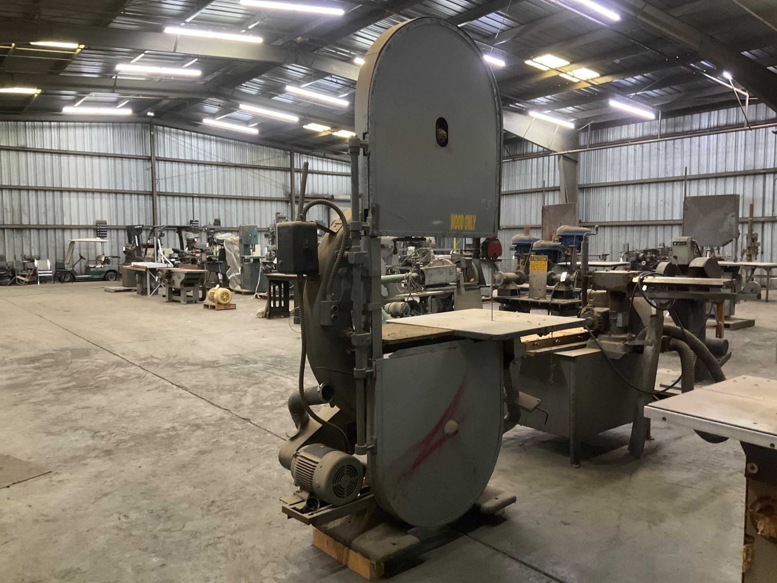 VERTICAL BAND SAW