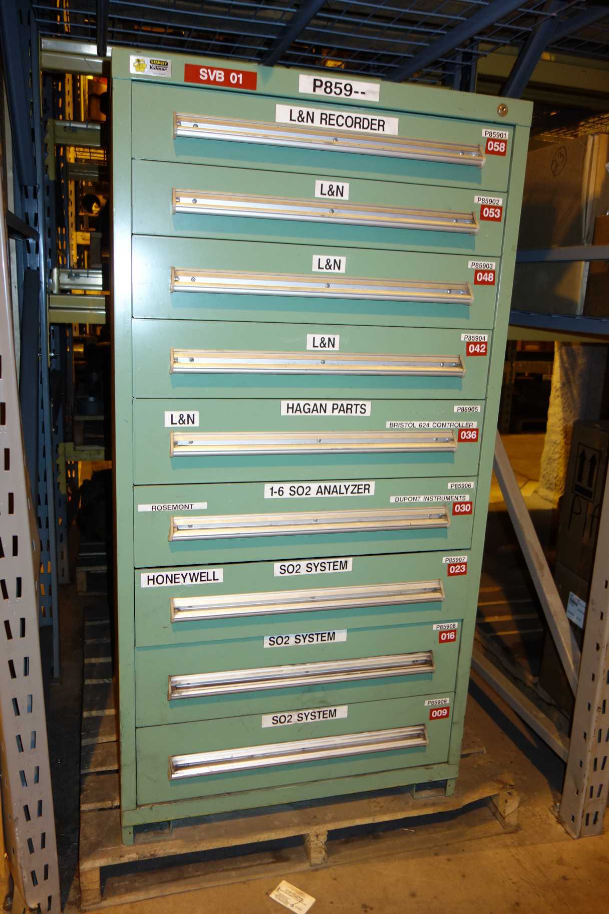 STANLEY VIDMAR CABINET WITH CONTENTS - TOOL STORAGE