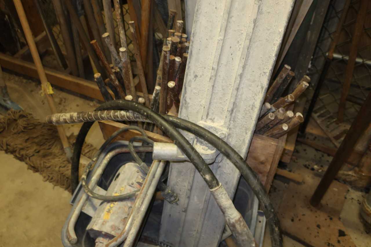 LOT OF ASSORTED CONCRETE TOOLING, SHOVELS, SPADES, BITS, RAKES - ELECTRIC POWER TOOLS