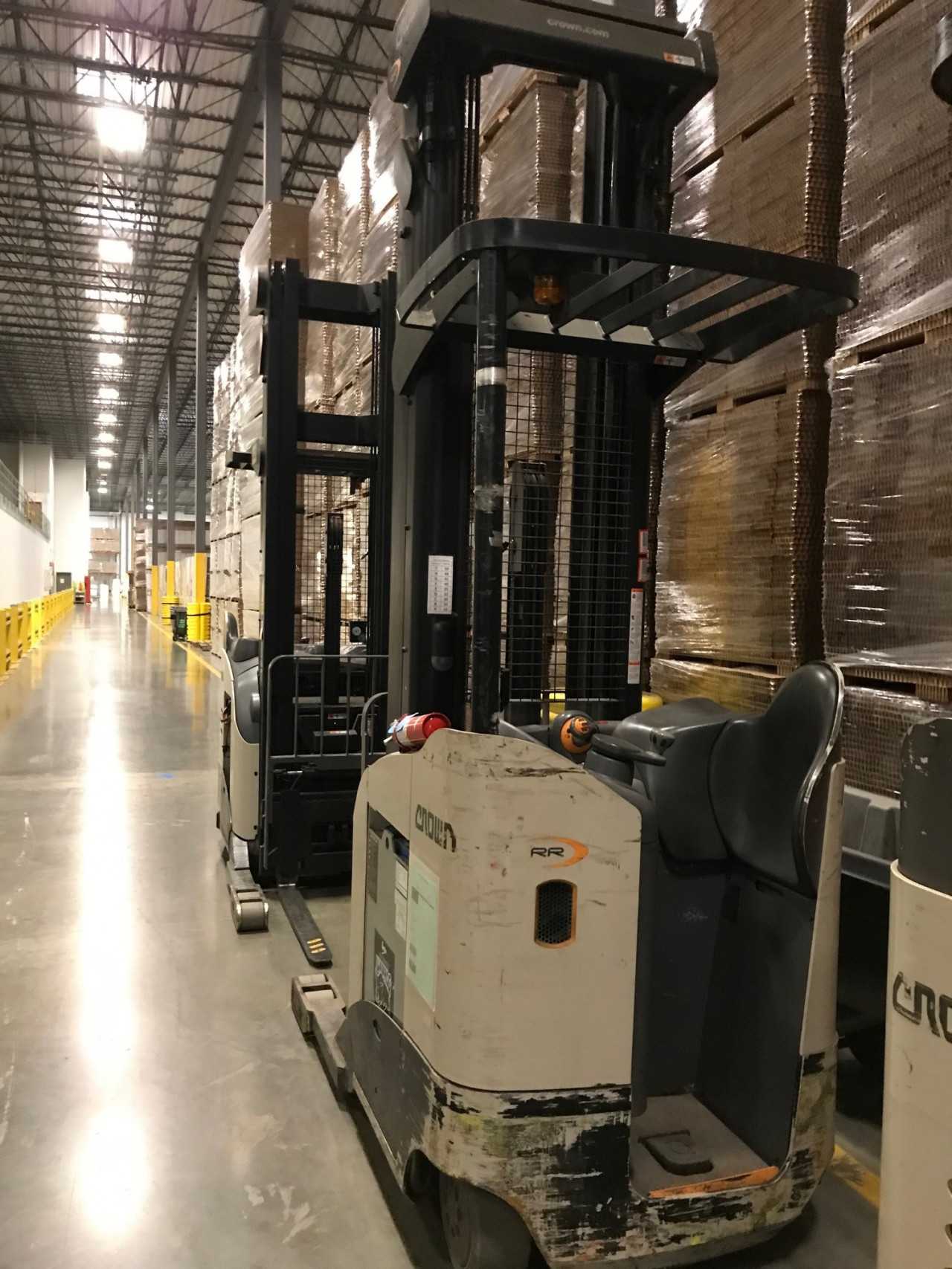 2011 Crown RR5725-45 reach truck, Rogers, MN - REACH TRUCKS