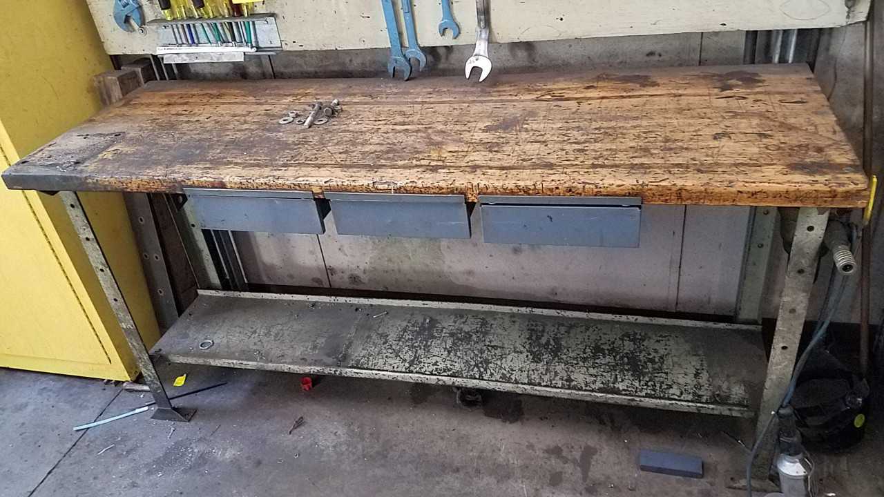 PROFESSIONAL TOOL WORKTABLE - TOOL STORAGE