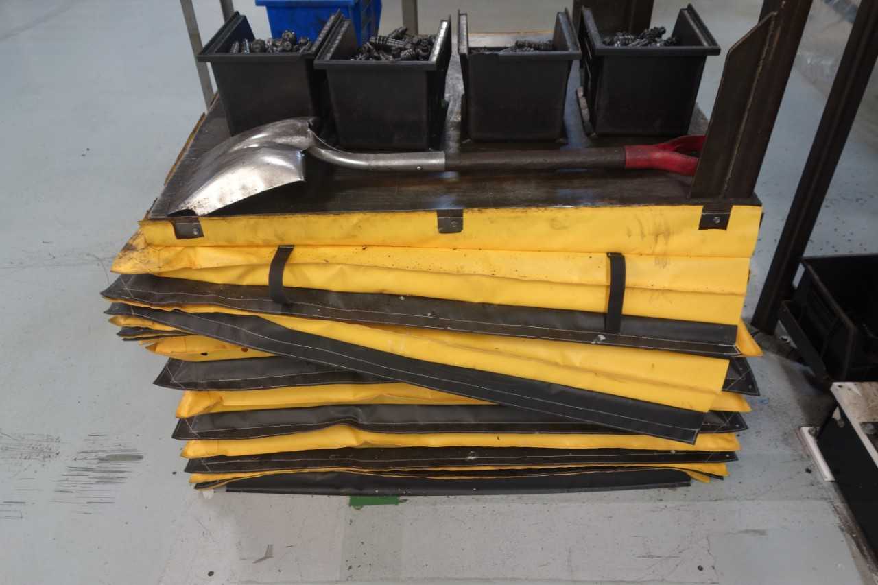 Presto scissor lift table, approx. 3' x 3' - MATERIAL HANDLING