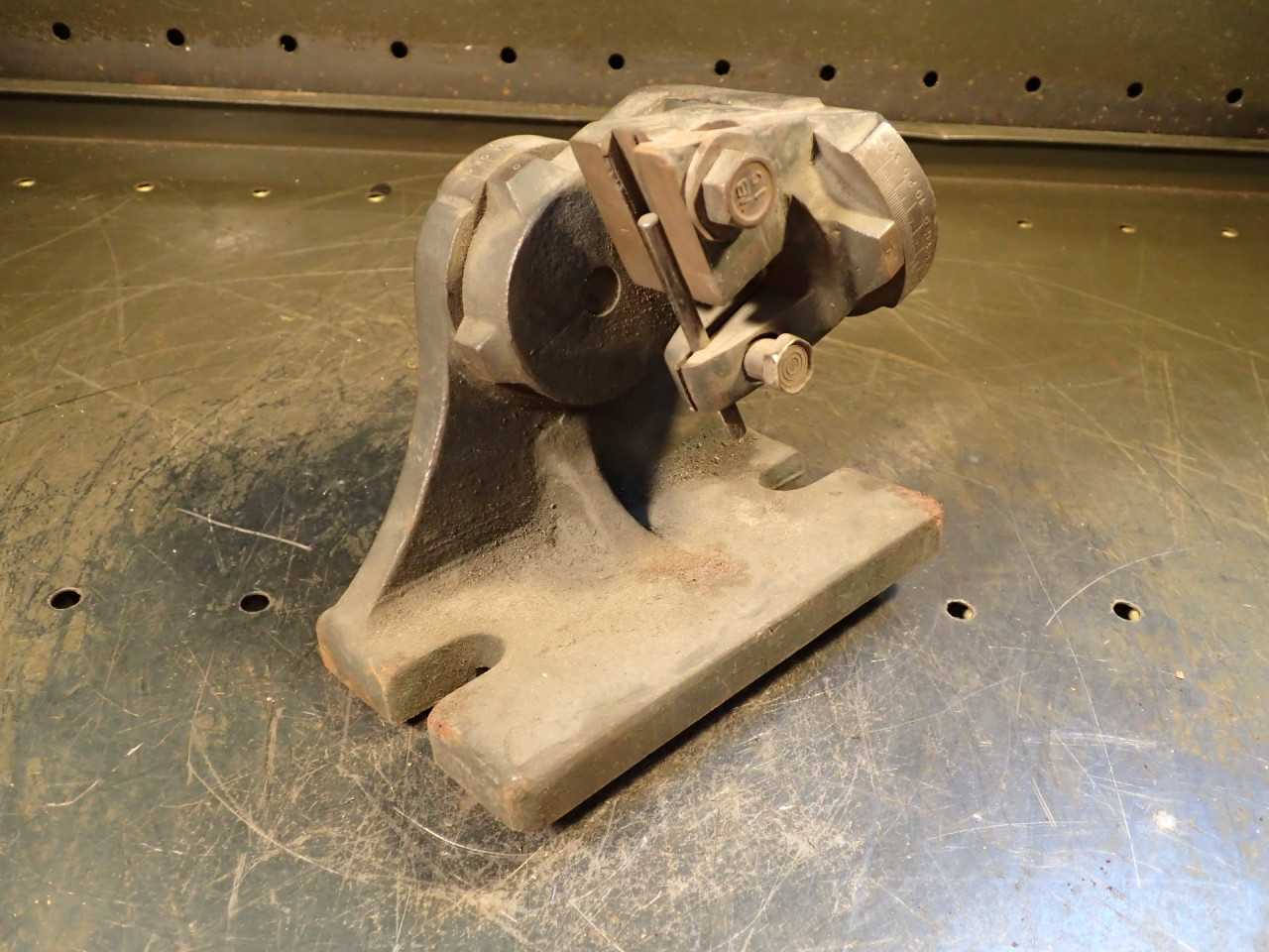 Geometric Style F Chaser Grinding Sharpening Fixture, Used In Good Condition - HOLEMAKING TOOLS