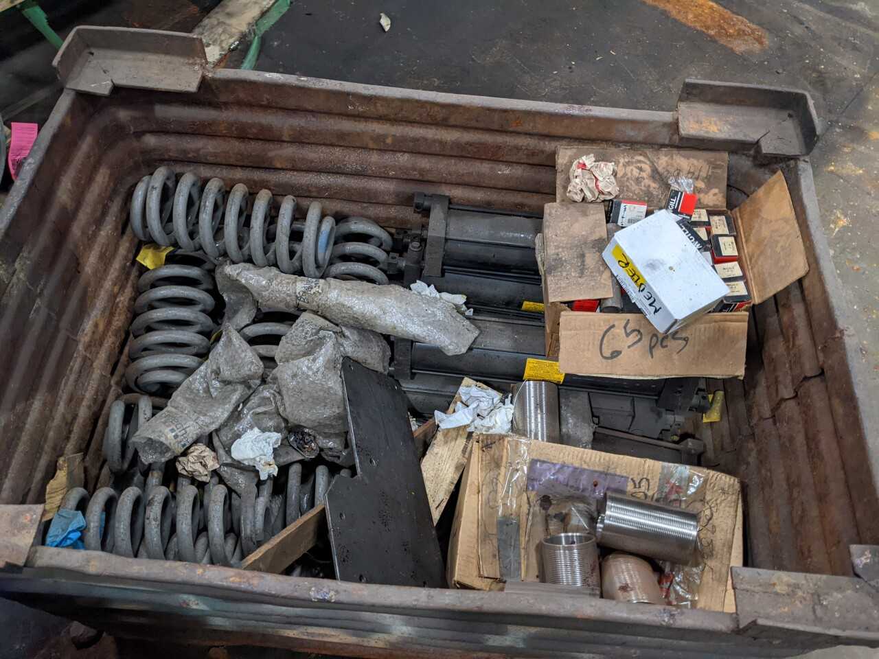 STEEL CRATE WITH CONTENTS, ASSORTED MRO, HYDRAULIC CYLINDERS, INNER RACES, SPRINGS, PARKER, MCGILL (NEEDS REPAIR) - INDUSTRIAL PARTS