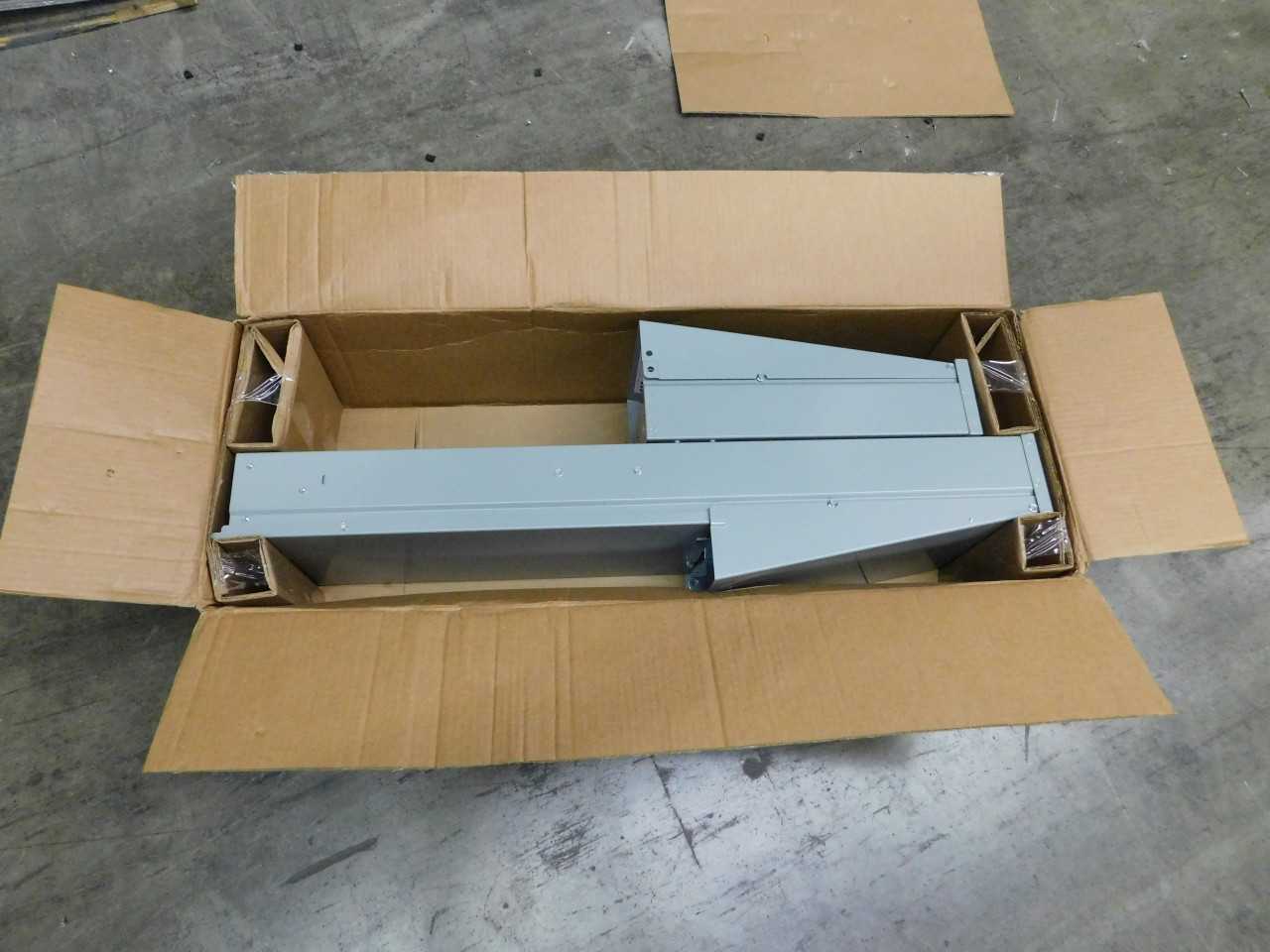 Lot of 1 Power Outlet Panel - ELECTRICAL COMPONENTS