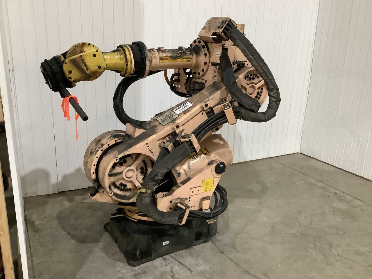 Fanuc 2000IA 200F  (No guarantee operational) - INDUSTRIAL ROBOTS