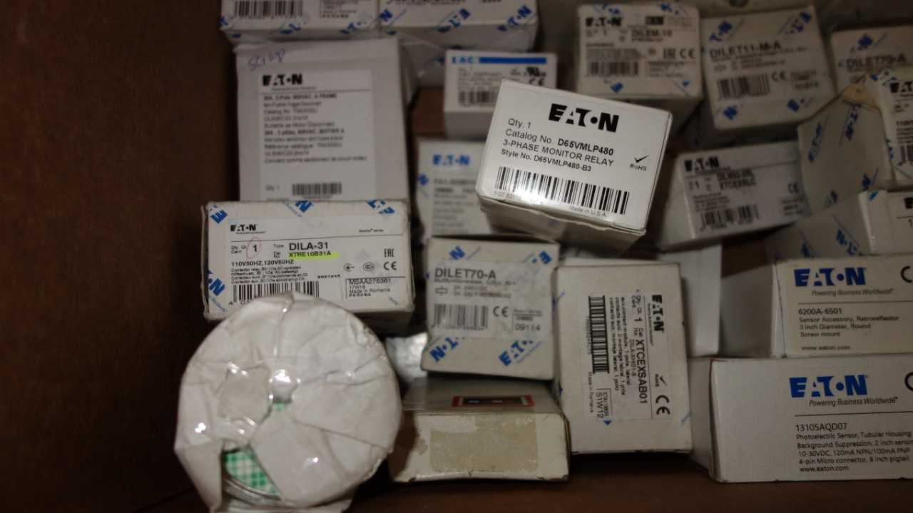 1 BOX OF EATON / CUTLER HAMMER ELECTRICAL - ELECTRICAL COMPONENTS