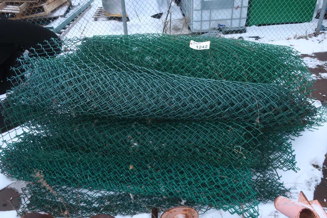 LOT OF CHAIN LINK FENCING & FENCE RAILS - TRAILER MOUNTED EQUIPMENT