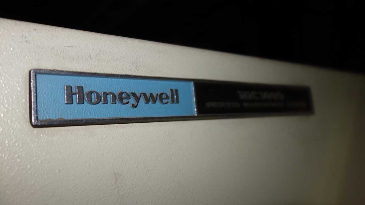 HONEYWELL TDC3000 PROCESS MANAGEMENT DCS SYSTEM (4 CABINETS) DELAYED REMOVAL - AUTOMATION & CONTROLS
