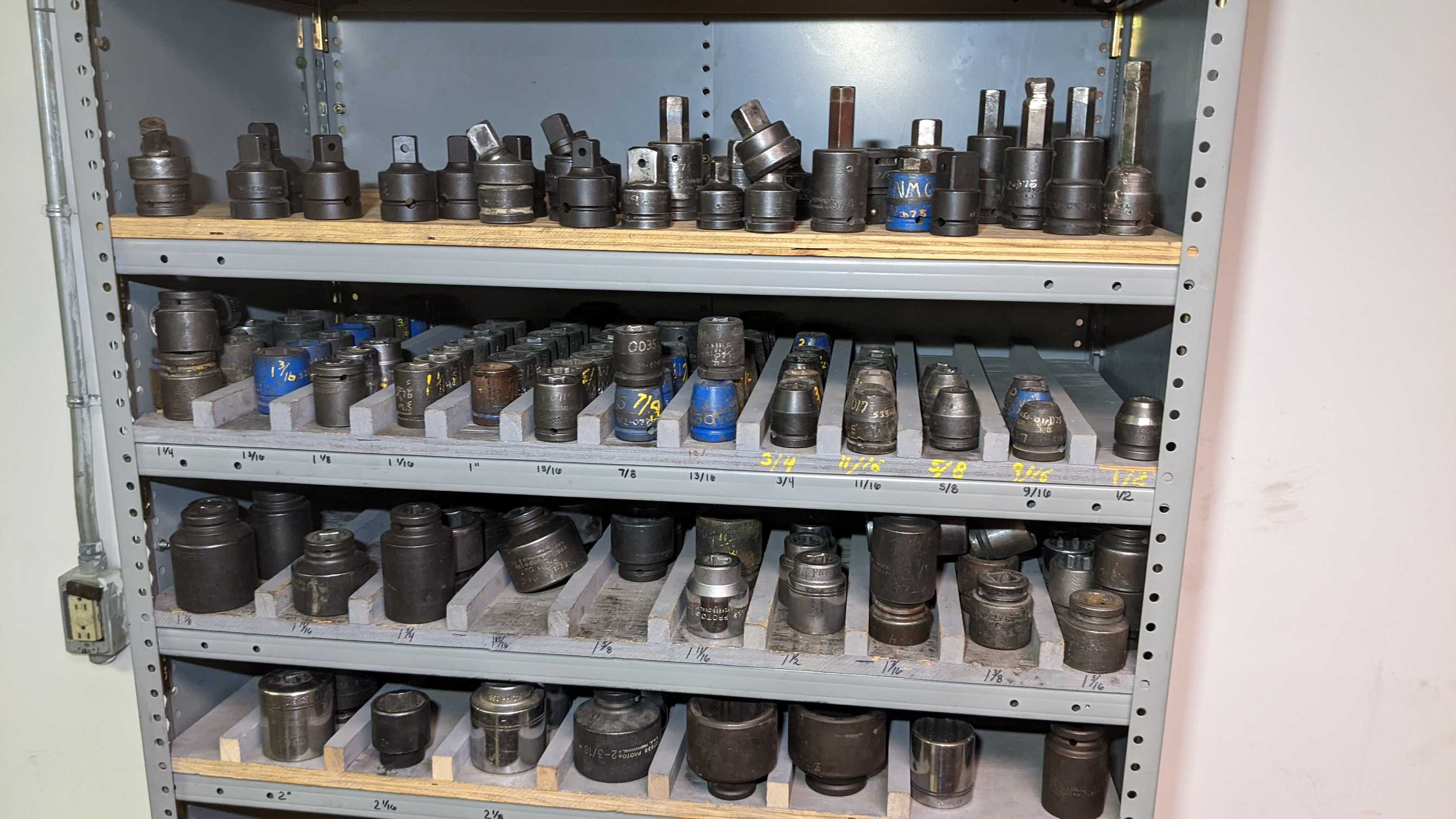 LOT OF CONTENTS ON RACK - ELECTRIC POWER TOOLS