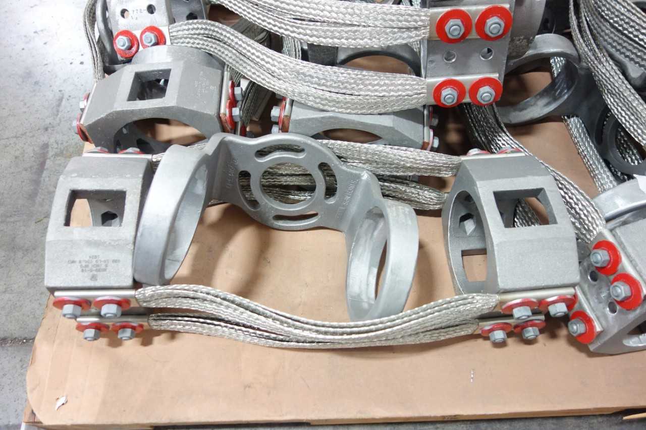 LOT OF TYCO GROUND STIRRUP CONNECTOR ASSEMBLIES - ELECTRIC POWER TOOLS