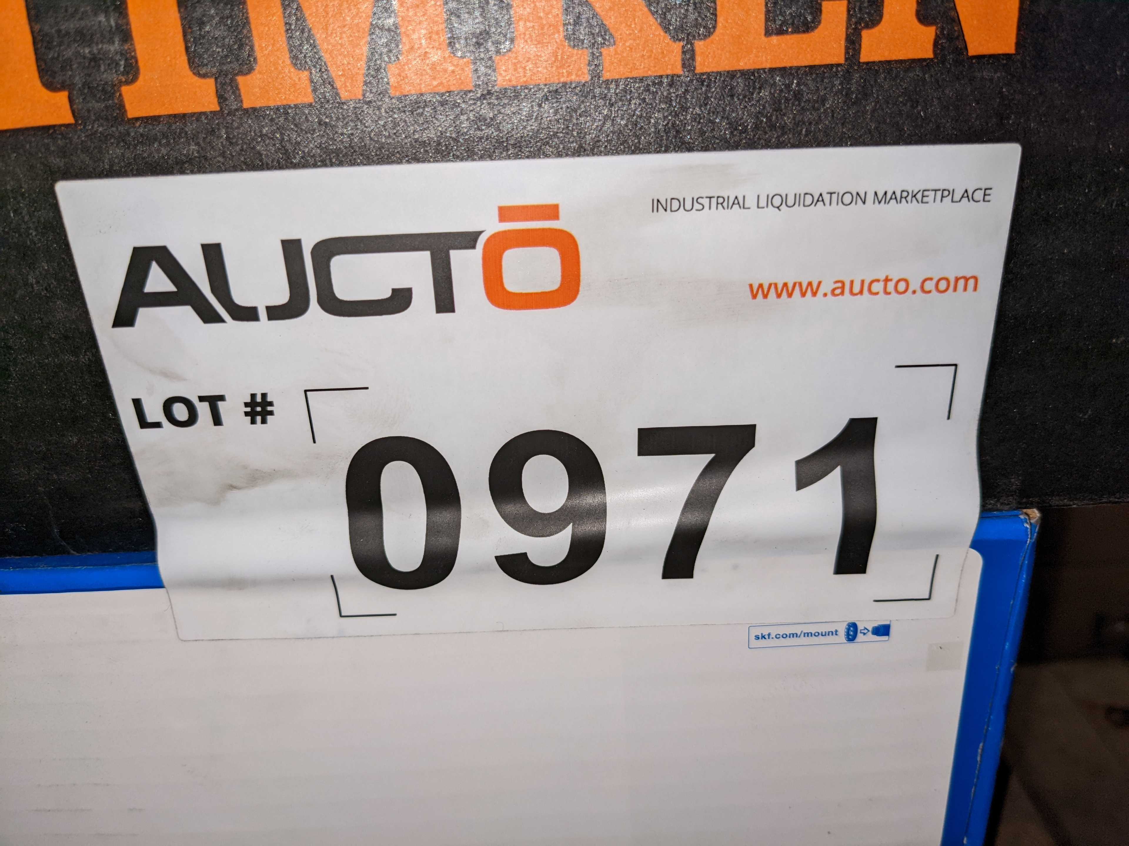LOT OF ASSORTED BEARINGS ETC - BEARINGS