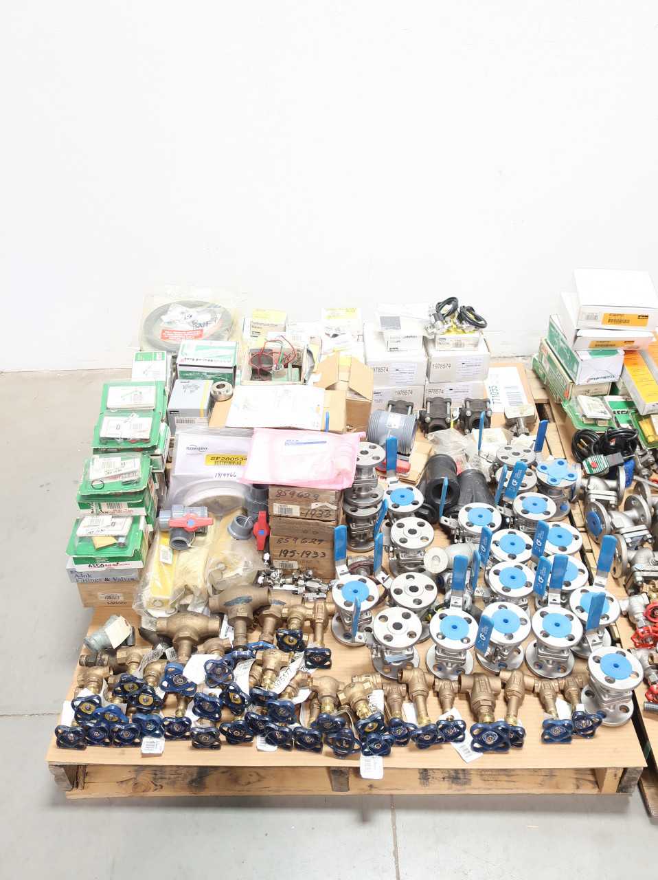 2 PALLETS OF ASSORTED VALVES, VALVE PARTS AND PLUMBING - VALVES