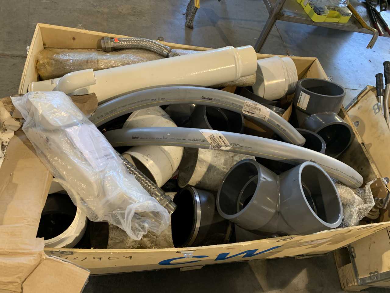 CRATE OF MISC PVC PIPE AND FITTINGS HOSE - MISCELLANEOUS