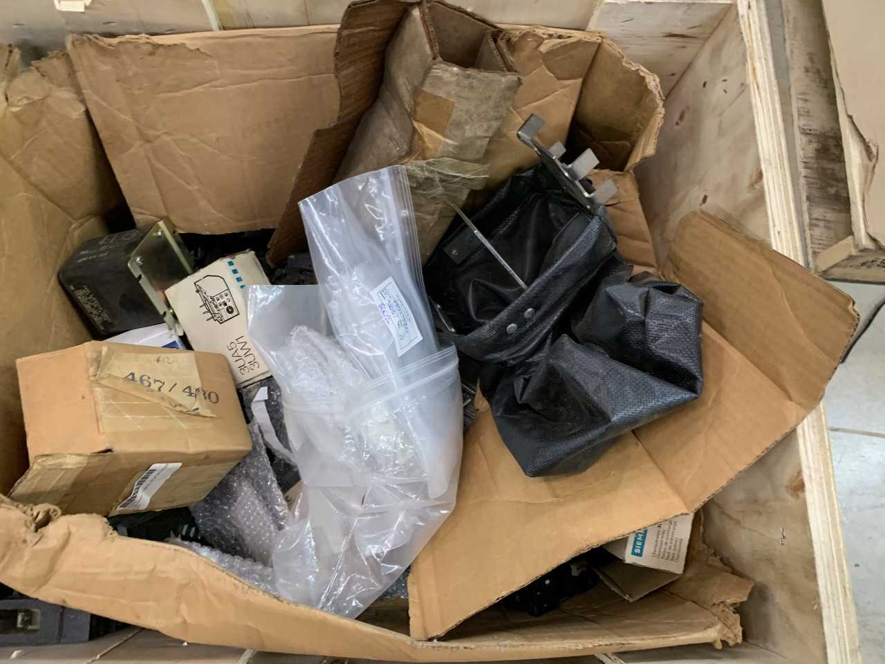 CRATE OF MISC. ELECTRICAL AUTOMATION EQUIPMENT ETC. - ELECTRICAL COMPONENTS