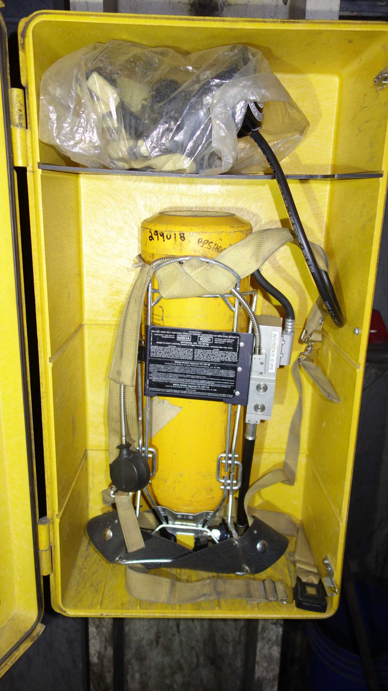 SCOTT SELF CONTAINED BREATHING APPARATUS WITH TANK - PROCESS EQUIPMENT