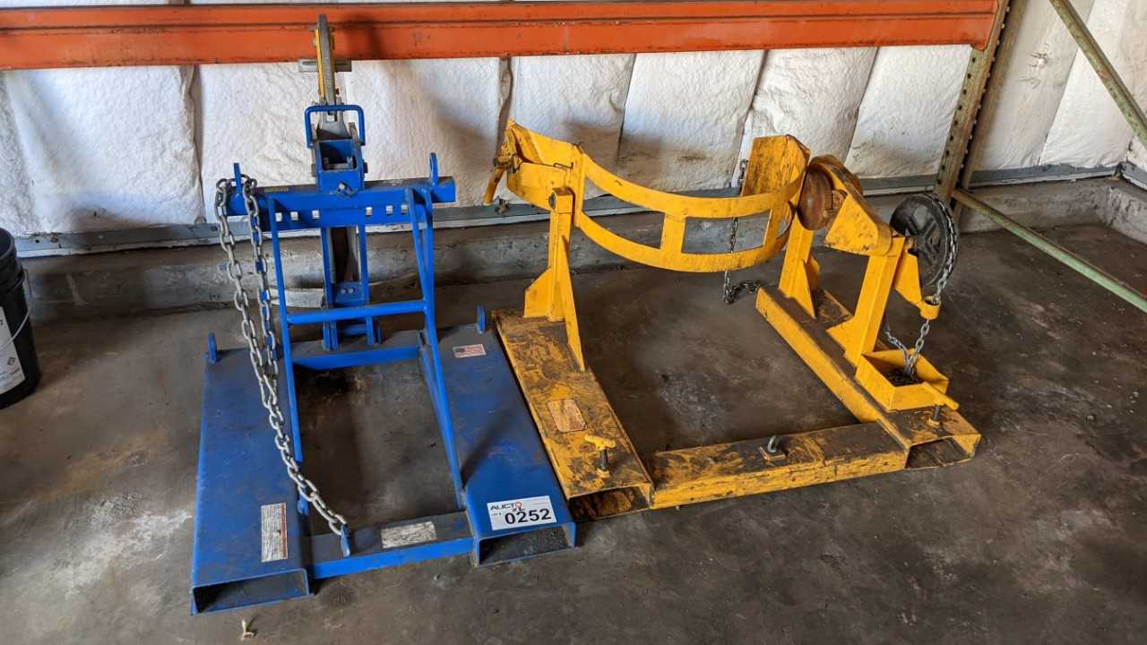 Lot of 2 forklift drumo carrier model Hk285A drum size 55 gallon 24" opening - FORKLIFTS Lot of 2 forklift drumo carrier model Hk285A drum size 55 gallon 24" opening - FORKLIFTS
