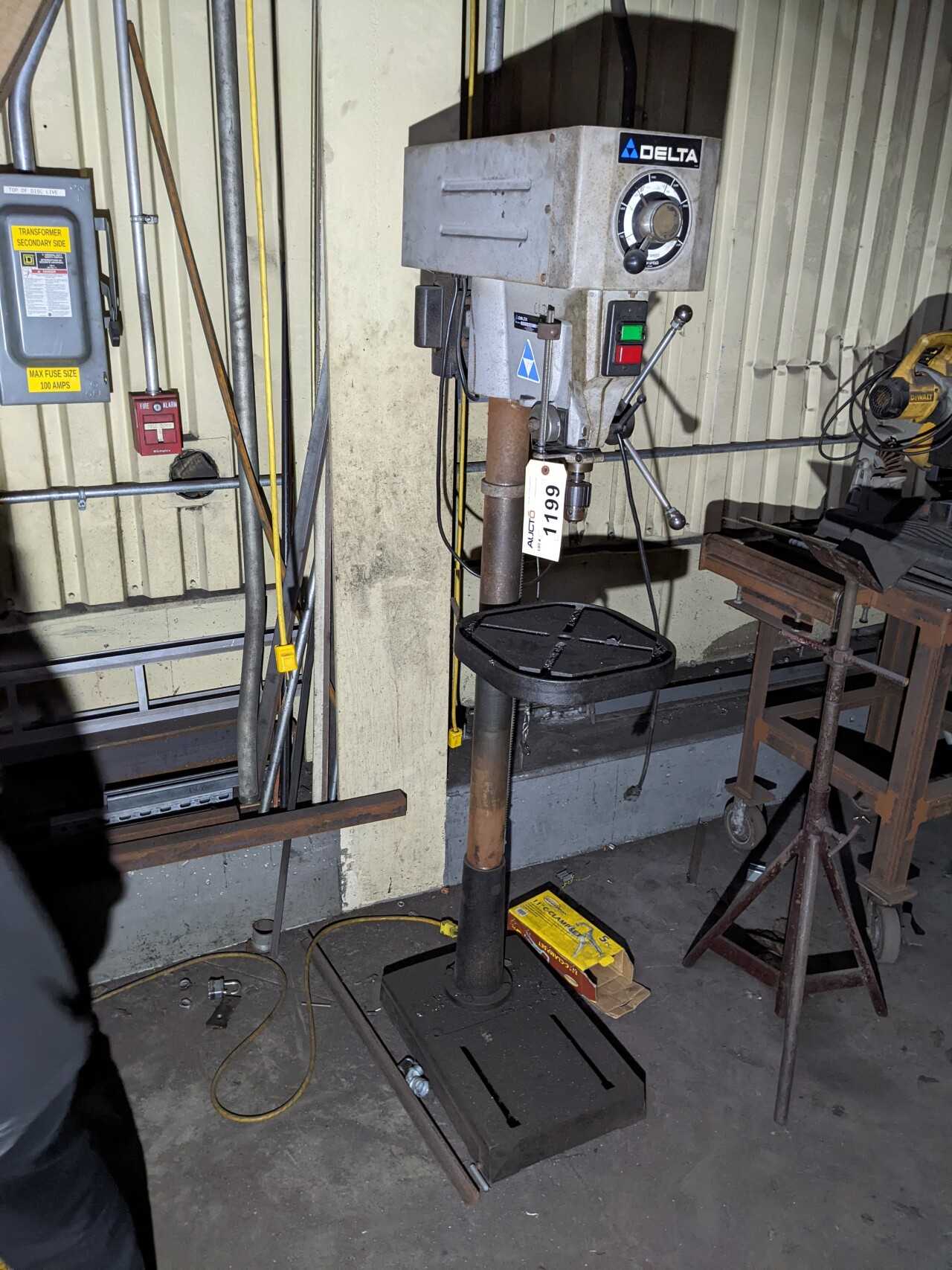 DELTA 17-925 17" FLOOR TYPE DRILL PRESS - UPRIGHT DRILL PRESSES