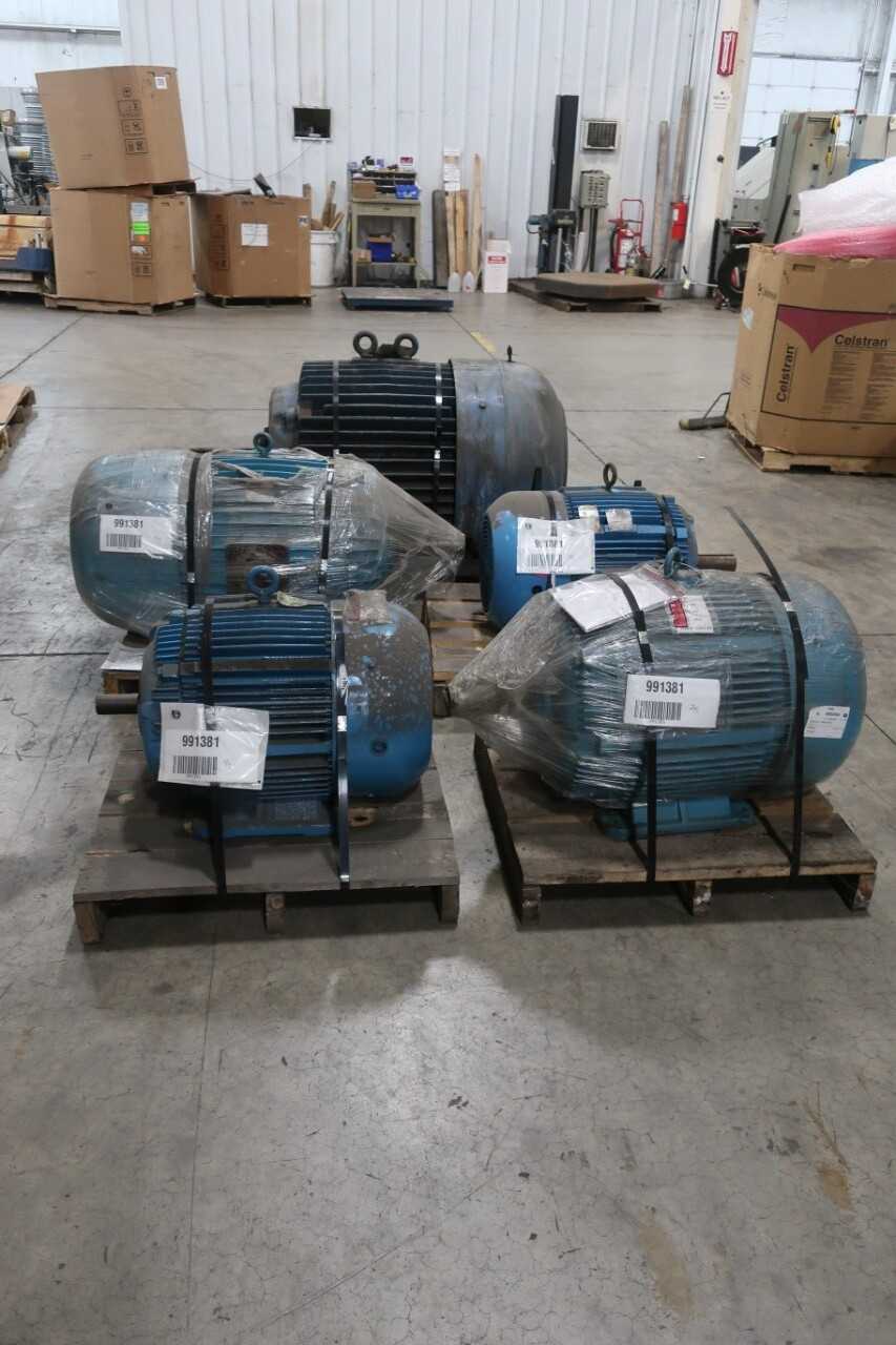 LOT OF 5 ASSORTED 550V AND 575V ELECTRIC MOTORS - ELECTRIC MOTORS