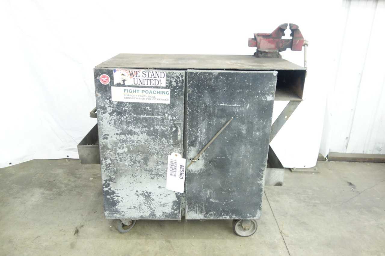 ROLLING TOOLBOX WITH VISE - TOOL STORAGE