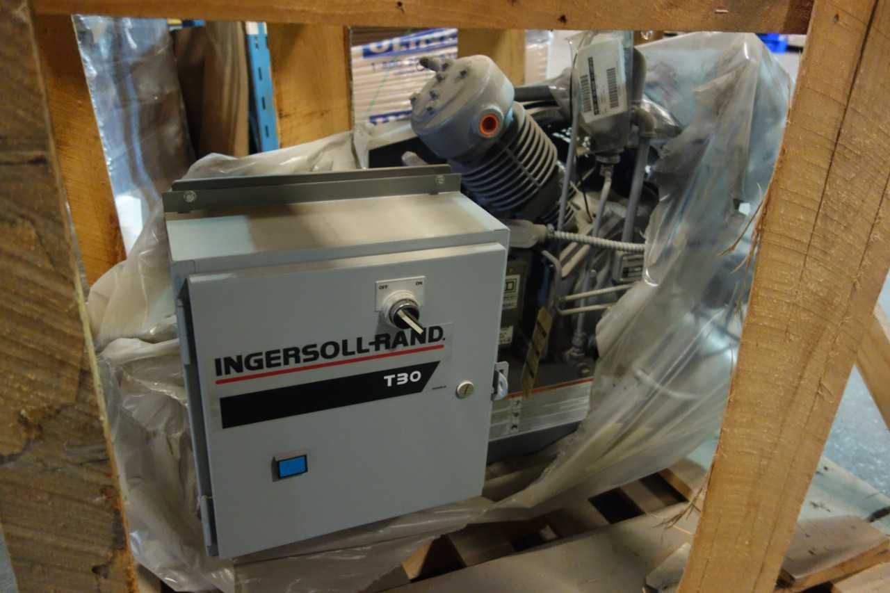 INGERSOLL RAND 223X5 5HP AIR COMPRESSOR  STEEL PALLET NOT INCLUDED - AIR COMPRESSORS