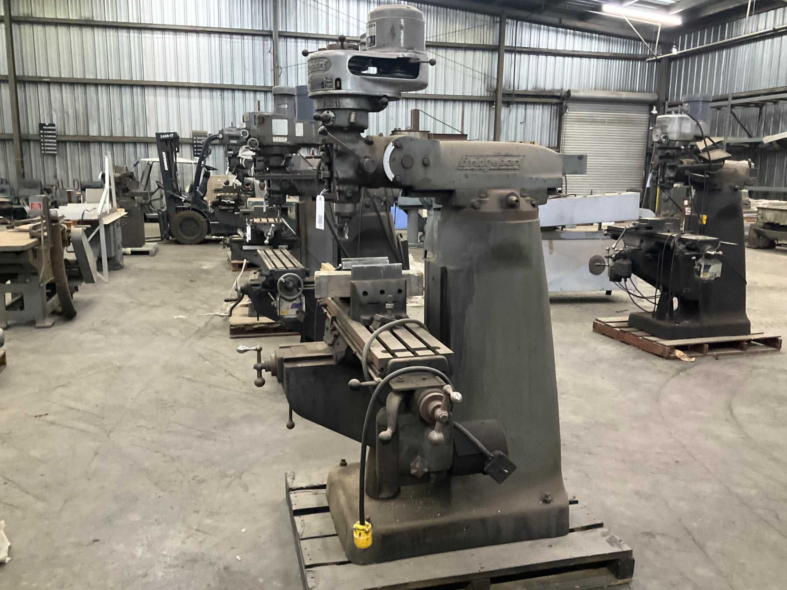 BRIDGEPORT VERTICAL MILLING MACHINE